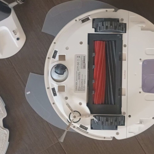 Roborock Q8 Max robot vacuum with laser mapping and 5500Pa suction, white