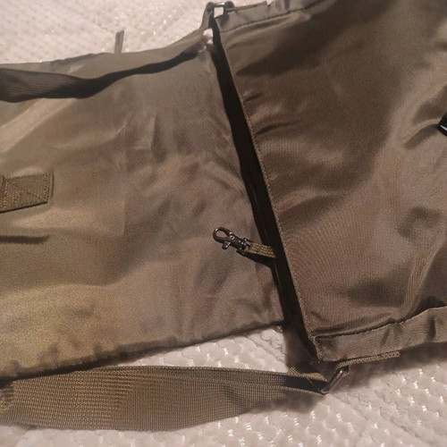Carpisa women's crossbody bag like new green