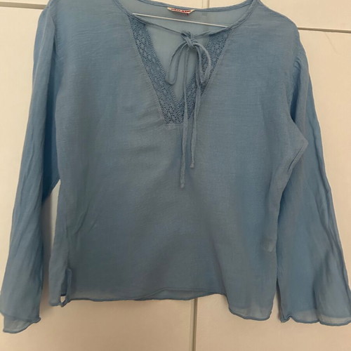 GUESS JEANS AUTHENTIC, airy 100% cotton, sky blue color, size M.