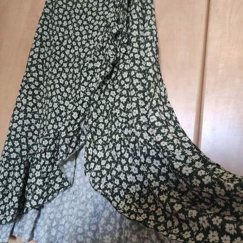 Women's summer skirt with elastic waistband and slit, like new, size S/M