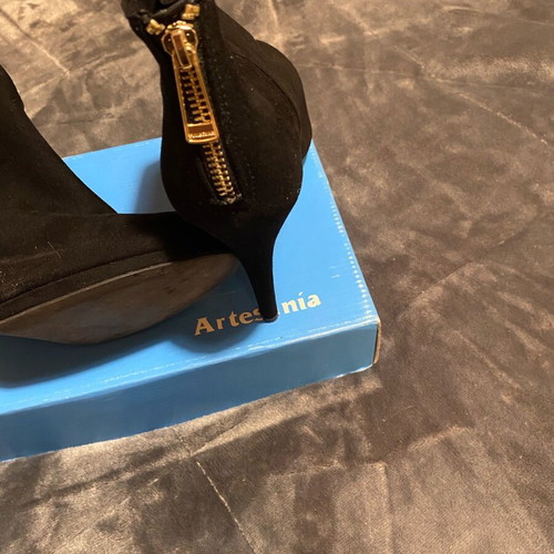Women’s black suede ankle boots like new, size 41