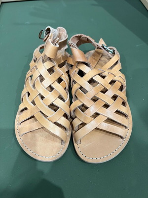 Leather sandals new, beige, size 35