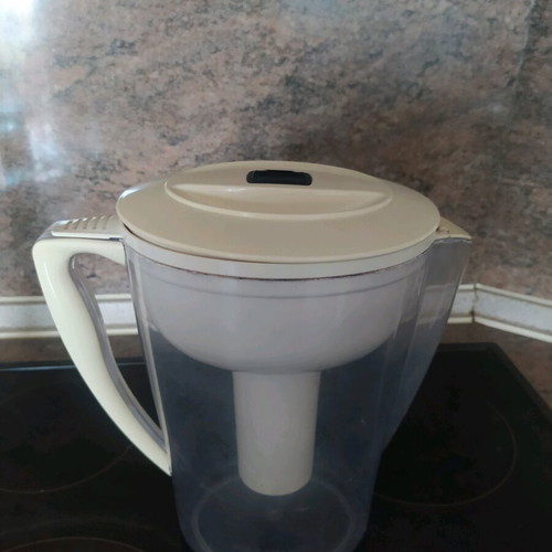 Water filter pitcher used with date system on lid
