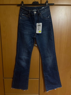 Crop bell-bottom pants new, size xs