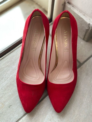 Red pumps 9cm like new