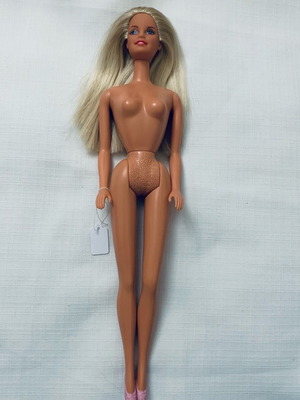Barbie Chic 2001 like new