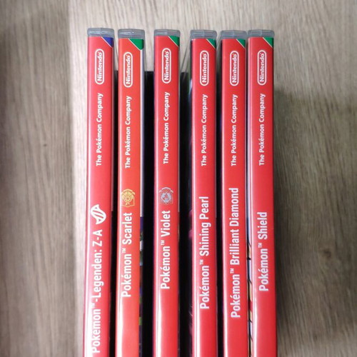 Nintendo Switch Game Stand like new, case for 6 games