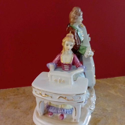 Porcelain vintage figurine with couple playing musical instruments new
