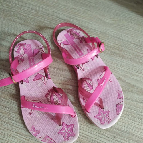 Ipanema pink sandals girls size 28 used, very good condition