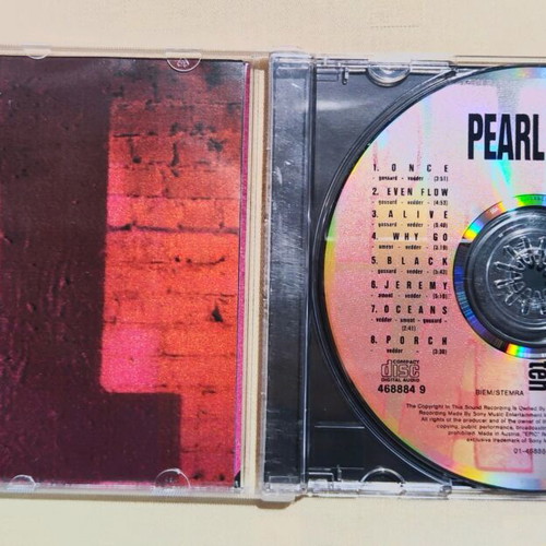 Pearl Jam Ten CD like new, rock