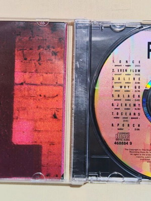 Pearl Jam Ten CD like new, rock