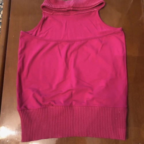 Halterneck top like new, fuchsia knit with open back