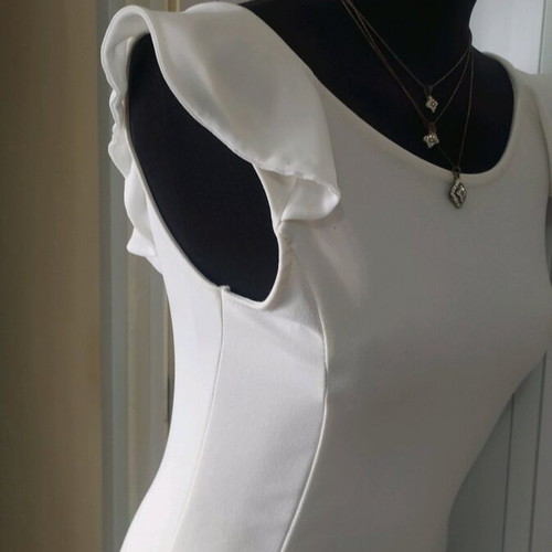Women's White Elastic Dress like new, Small/Xsmall