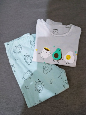 Sinsay cotton long-sleeve pajamas 104 cm like new, green with patterns