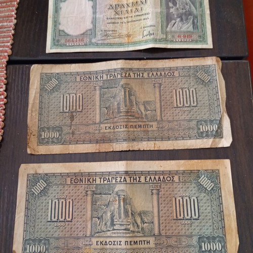 Old collectible banknotes used, 7 of 1000 drachmas and 4 of 500 drachmas