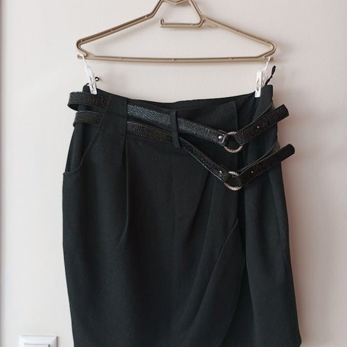 Gray skirt with double belt and tulip design with gift blouse like new