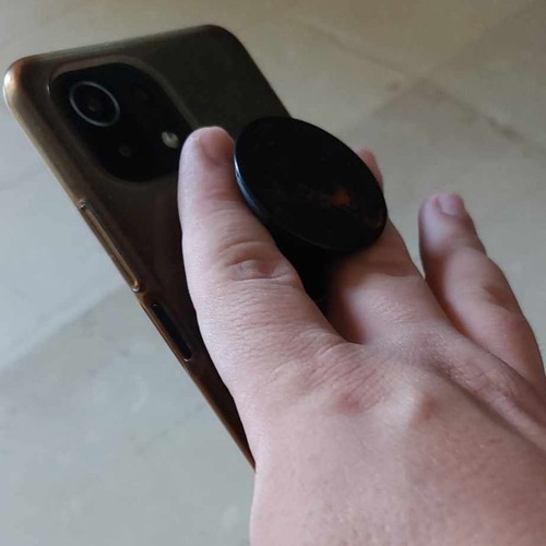 Pop Socket for mobile phone new, ideal for photos and videos