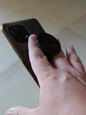 Pop Socket for mobile phone new, ideal for photos and videos