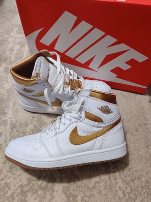 Air Jordan 1 Retro High OG Metallic Gold FD2596-107