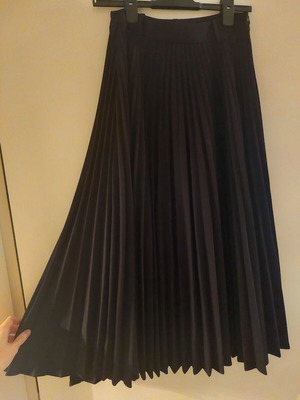 Zara pleated skirt like new, black, size S