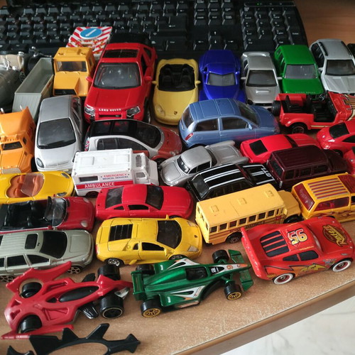 Iron toy cars like new, pack of 57 with engines