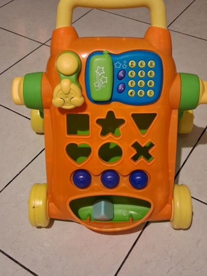 Περπατούρα βρεφική μεταχειρισμένη με μουσικά κουμπιά