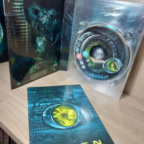 Alien 4 Movies Box Set DVD with English Subtitles like new