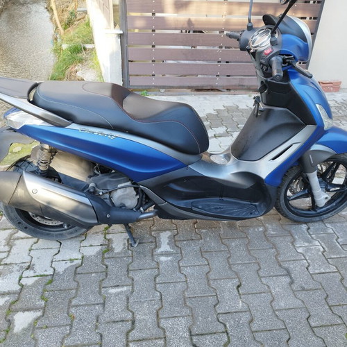 Piaggio Beverly 350 SportTouring scooter used, 2016, 19200 km, blue