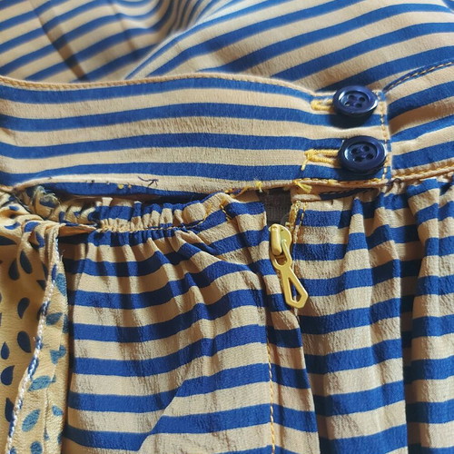 Silk skirt like new, blue and gold, size L
