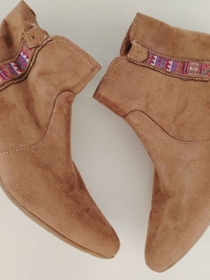 Beige ankle boots, size 38.5