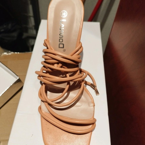 Luigi sandal orange like new, size 36, 11cm heel