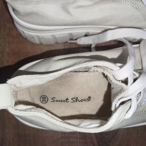Sneakers used with thick sole, size 39