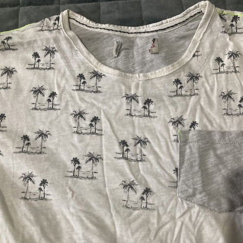 H&M children's t-shirt used, black and white, ages 8-9