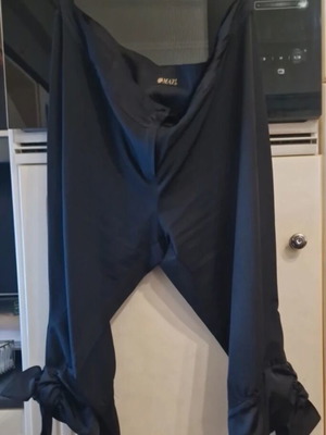 Mat Fashion Women's 3/4 Plus Size Pants XL like new, black