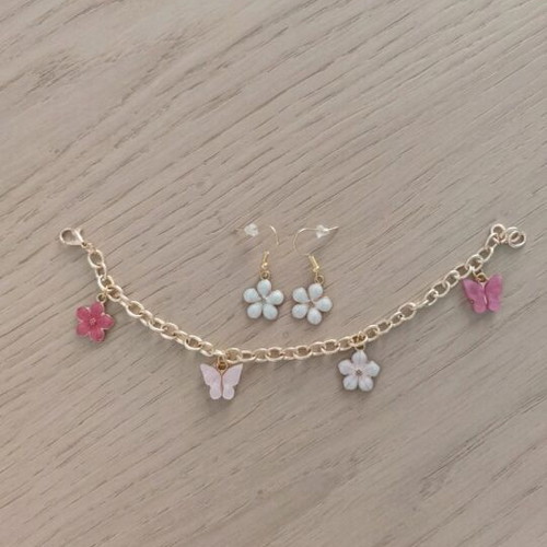 Bracelet and earrings set like new, pink shades