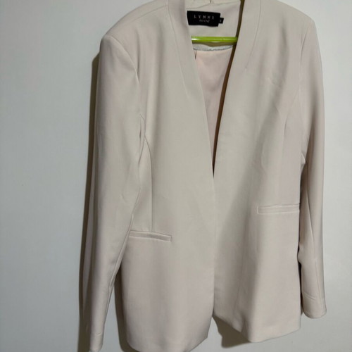 Lynne jacket size 46 like new, white