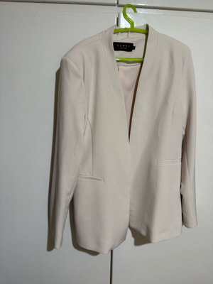 Lynne jacket size 46 like new, white