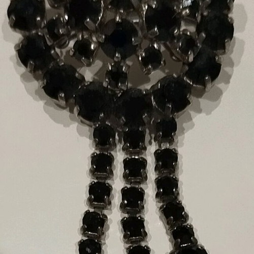 Black color pin like new