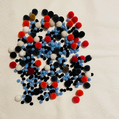 Package with pom-poms, rhinestone chains and clasps for bracelets and chains new