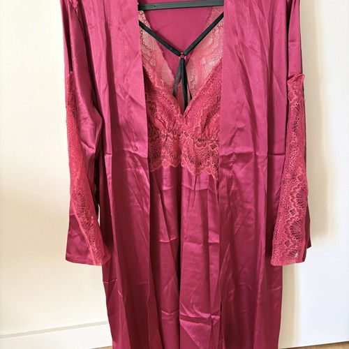 Nightgown and robe set new, size M-L, red multicolor
