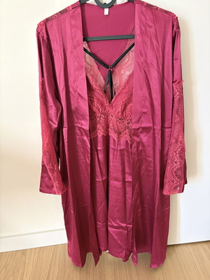 Nightgown and robe set new, size M-L, red multicolor