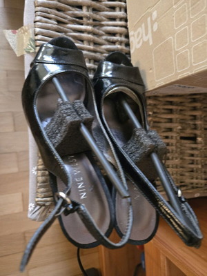 Nine West sandals size 35.5 like new, black