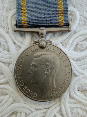 Μετάλλιο μεταχειρισμένο με γνήσια κορδέλα Βρετανίας Β' Παγκοσμίου Πολέμου