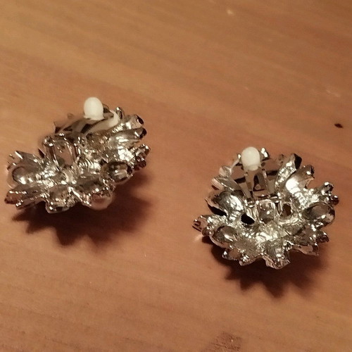 Impressive clip earrings with white pearl and blue rhinestones