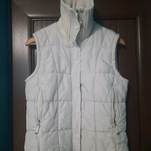 S.Oliver sleeveless vest used, white, with high knitted collar