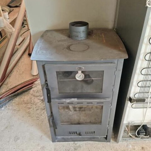 Wood stove with oven, heats 50-60 sqm