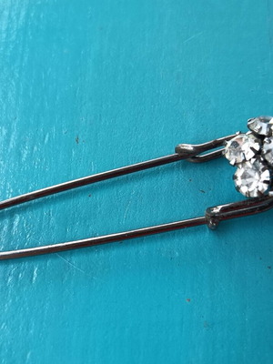 Vintage brooch 7cm with clear rhinestones, like new