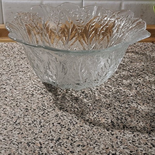 Crystal fruit bowl like new with beautiful design