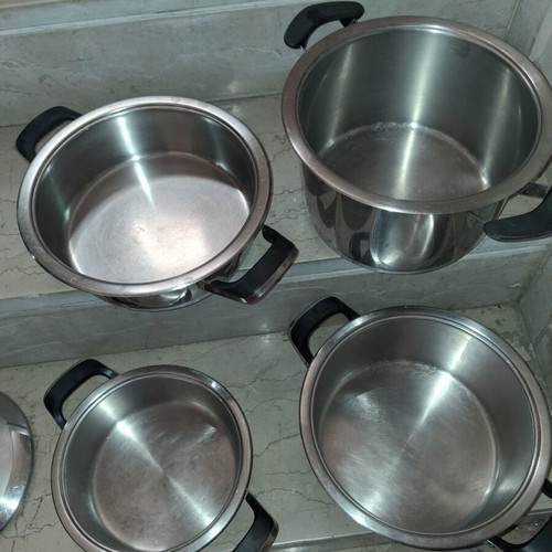 Amse pots set of 4 used, different sizes