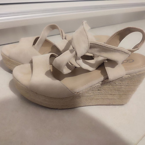 Platform sandals size 40 beige like new
